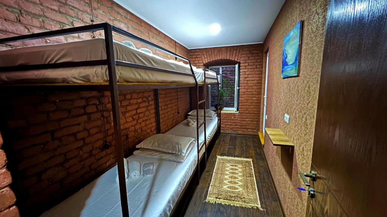 טביליסי Hostel Pirosmani מראה חיצוני תמונה